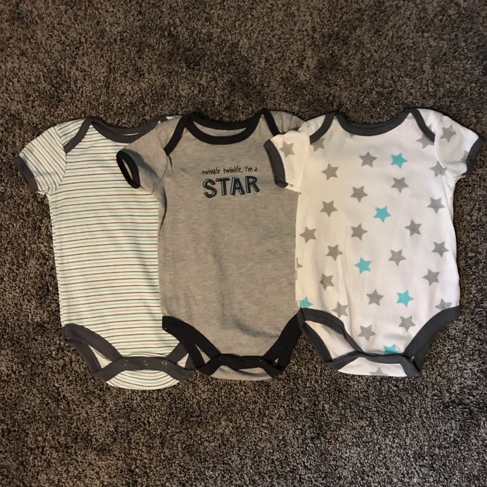 NWOT bundle of 3 short sleeve onesies size 6-9M